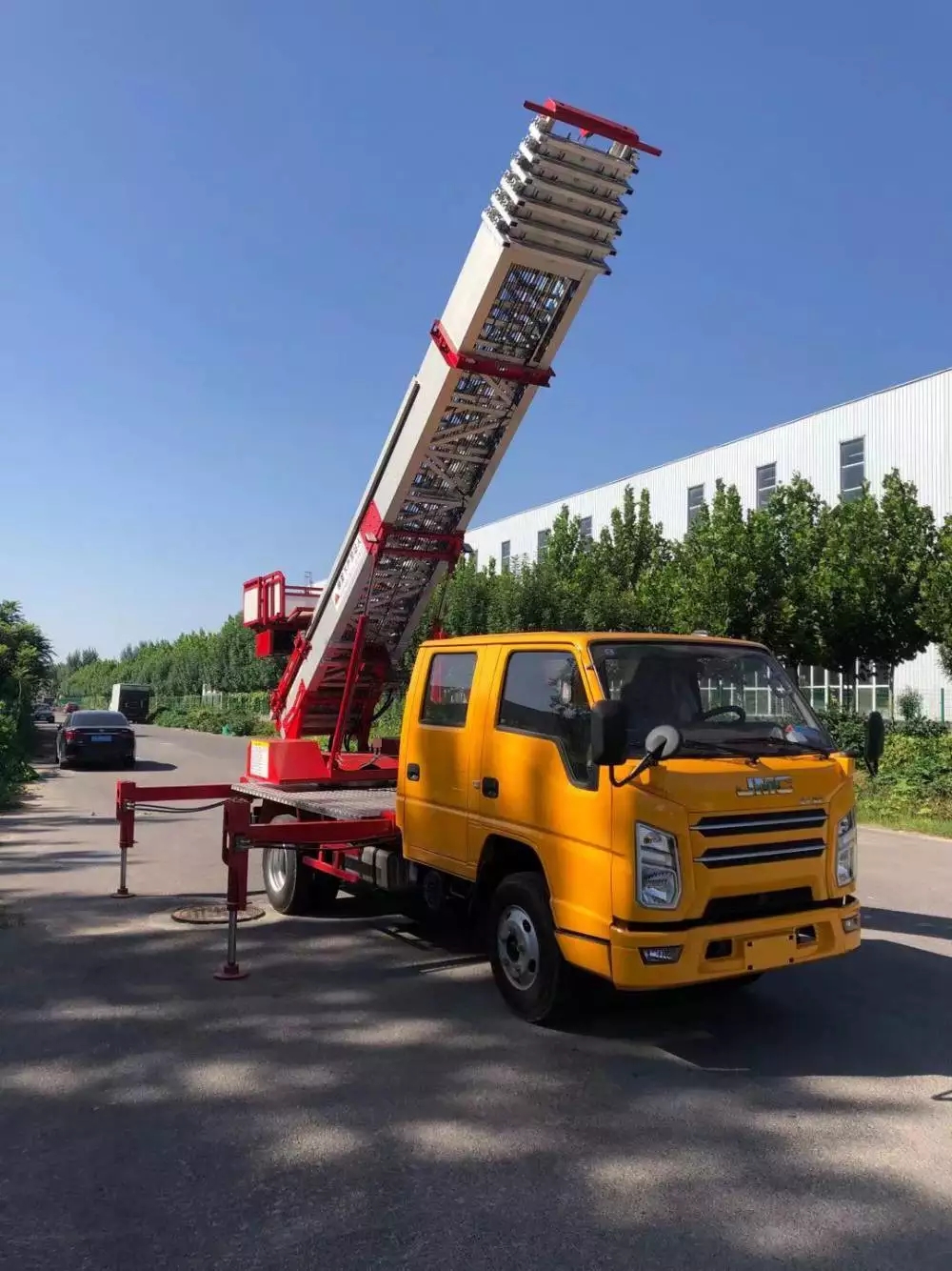 赤坎附近的云梯车出租服务：轻松解决高空作业需求